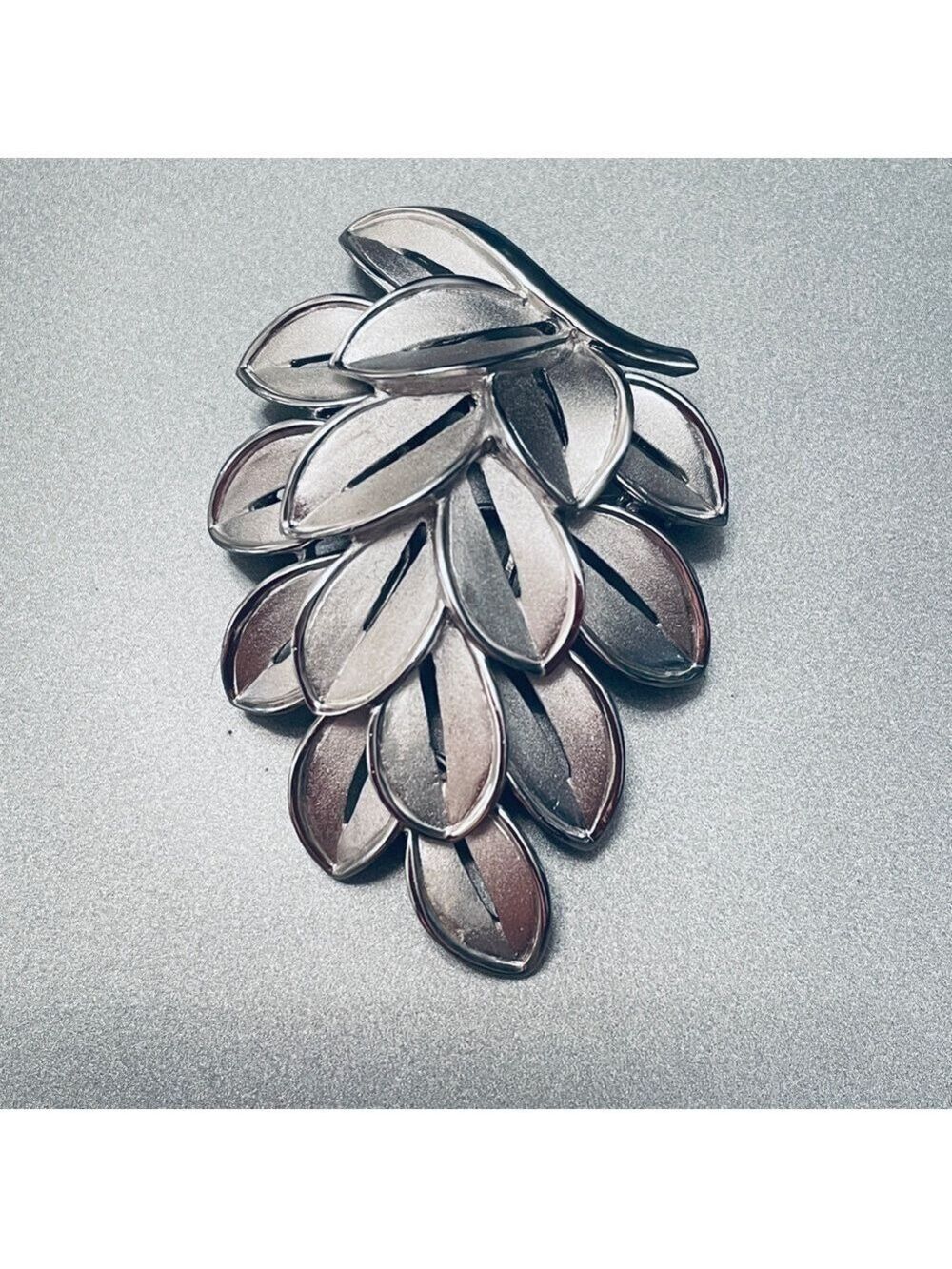 Vintage Crown TRIFARI Silver Tone Leaf Cluster Brooch Pin
